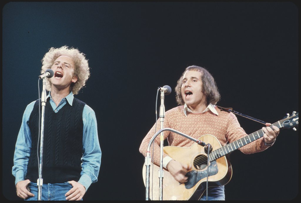 Simon & Garfunkel – The Sound of Silence (Originally by Simon solo version) (image credits: This image is available from the United States Library of Congress's Prints and Photographs division under the digital ID gtfy.03573.This tag does not indicate the copyright status of the attached work. A normal copyright tag is still required. See Commons:Licensing., Public domain, https://commons.wikimedia.org/w/index.php?curid=133945610)