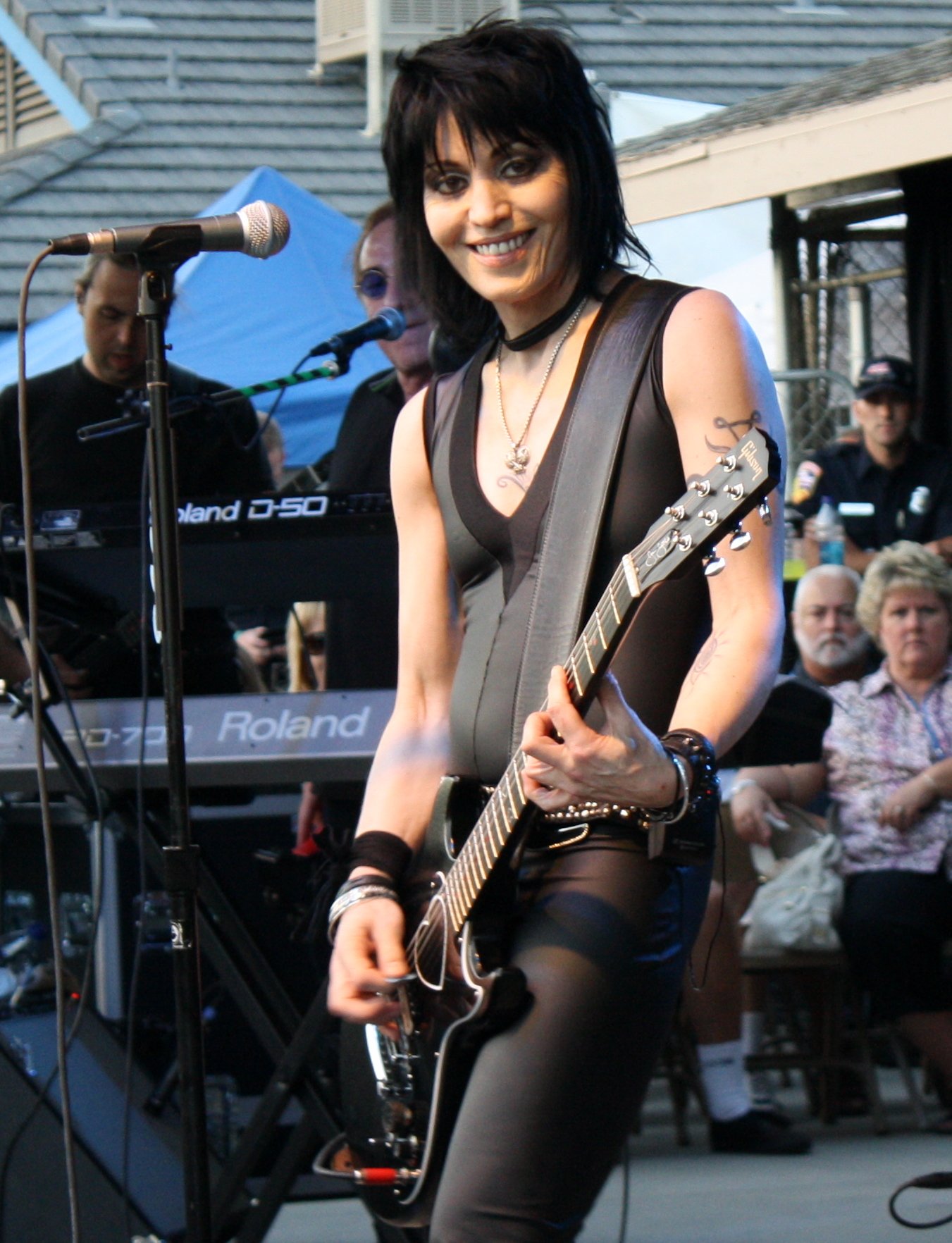 Joan Jett & The Blackhearts – I Love Rock ‘n’ Roll (Originally by The Arrows) (image credits: oh wow, joan jett smiled my way, CC BY 2.0, https://commons.wikimedia.org/w/index.php?curid=17662108)
