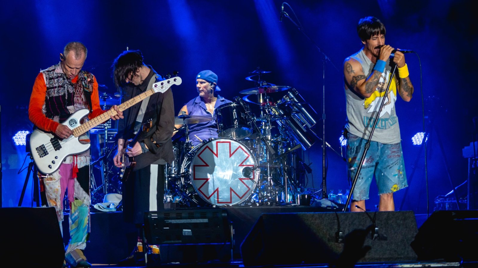 Red Hot Chili Peppers – Higher Ground (Originally by Stevie Wonder) (image credits: Ohana2019-296, CC BY 2.0, https://commons.wikimedia.org/w/index.php?curid=90746818)
