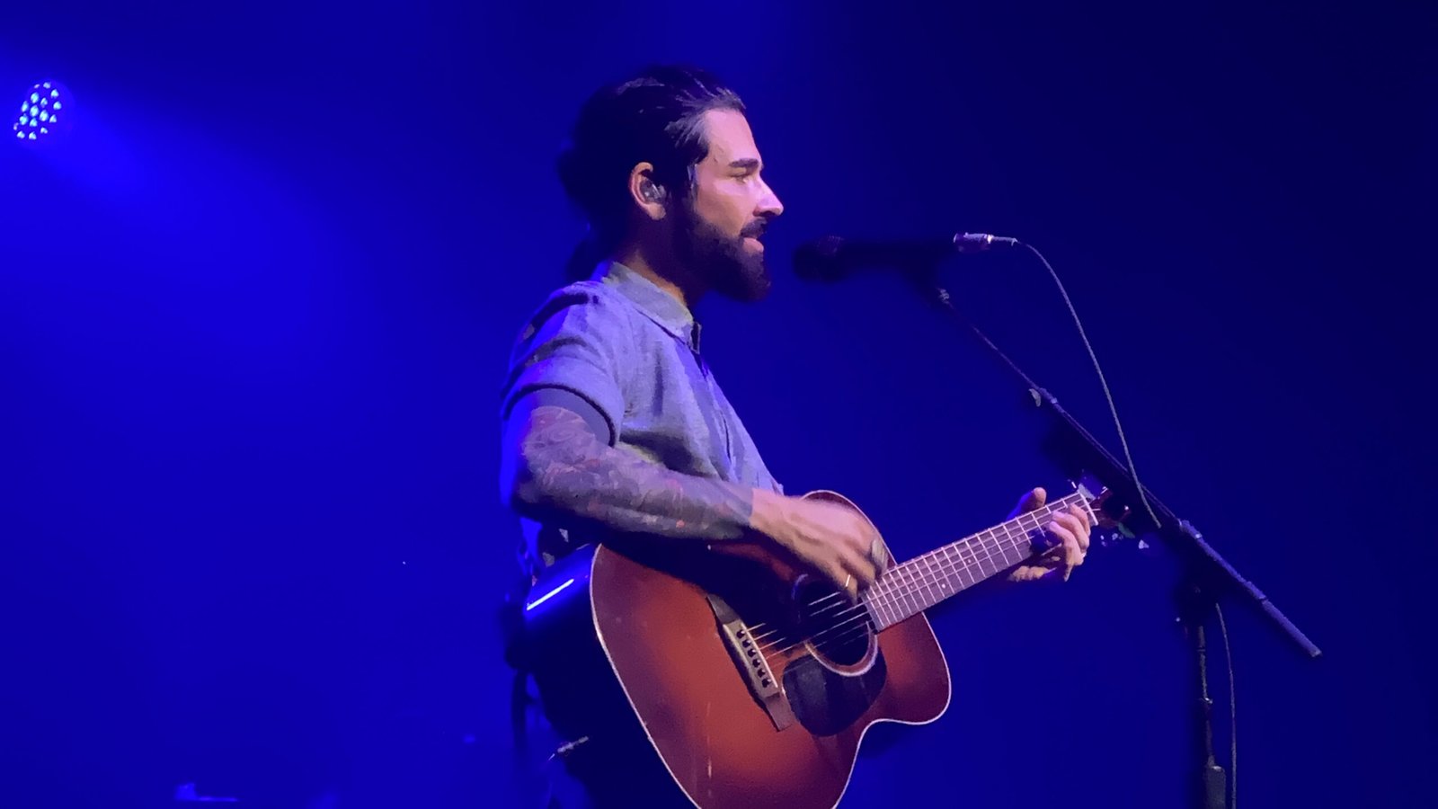 Dashboard Confessional – Emo’s Breakout Moment (image credits: By erintheredmc, CC BY 2.0, https://commons.wikimedia.org/w/index.php?curid=115490318)