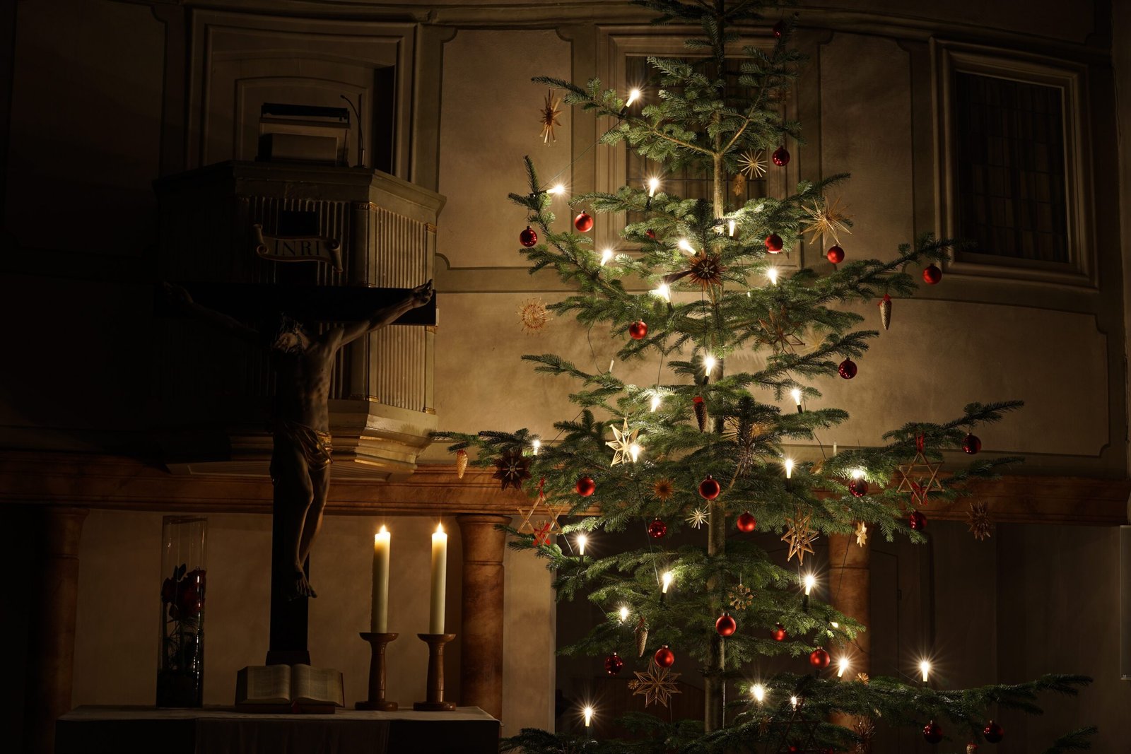 Roman Candles Lighting Christmas Trees (image credits: wikimedia)