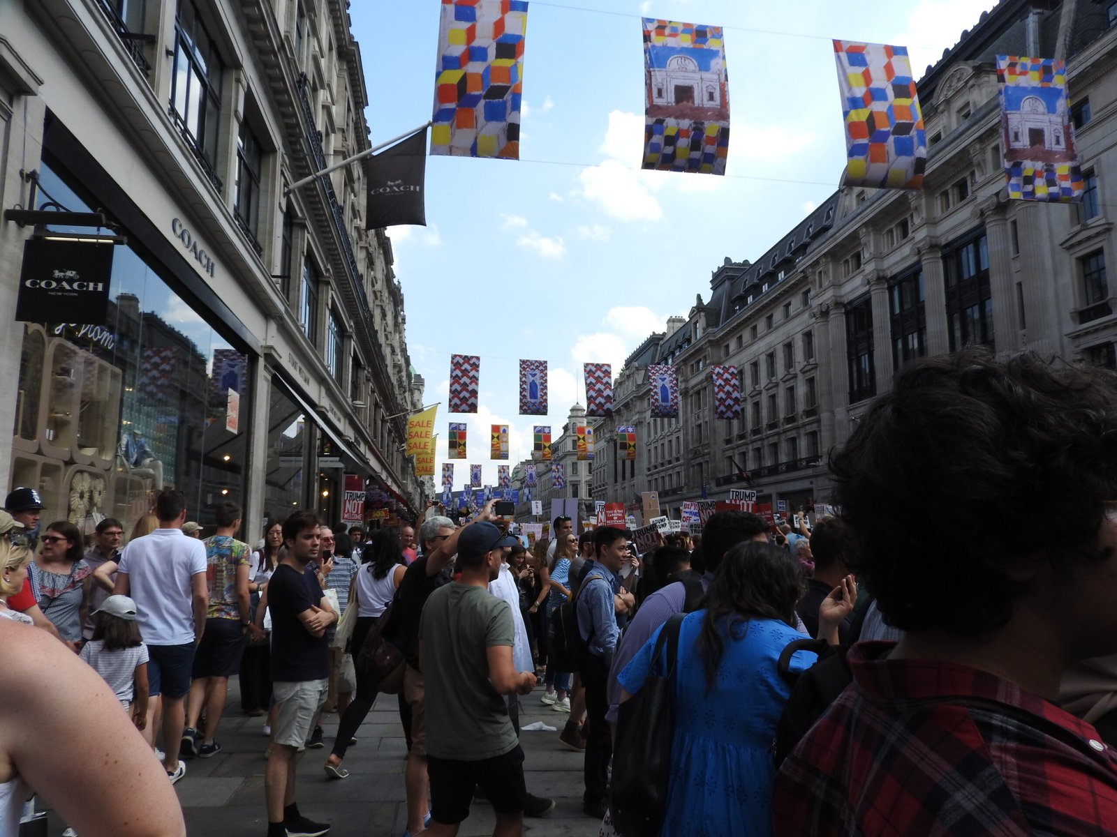 10. Carnival of Resistance (London, UK) (image credits: By ClemRutter, CC BY-SA 4.0, https://commons.wikimedia.org/w/index.php?curid=71171470)