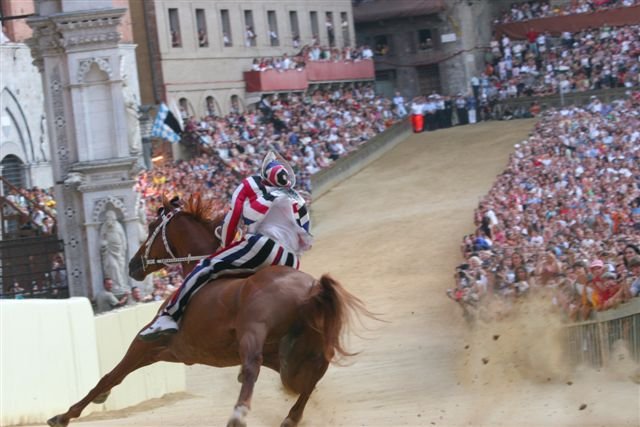 Italy's Medieval Horse Racing Drama (image credits: wikimedia)