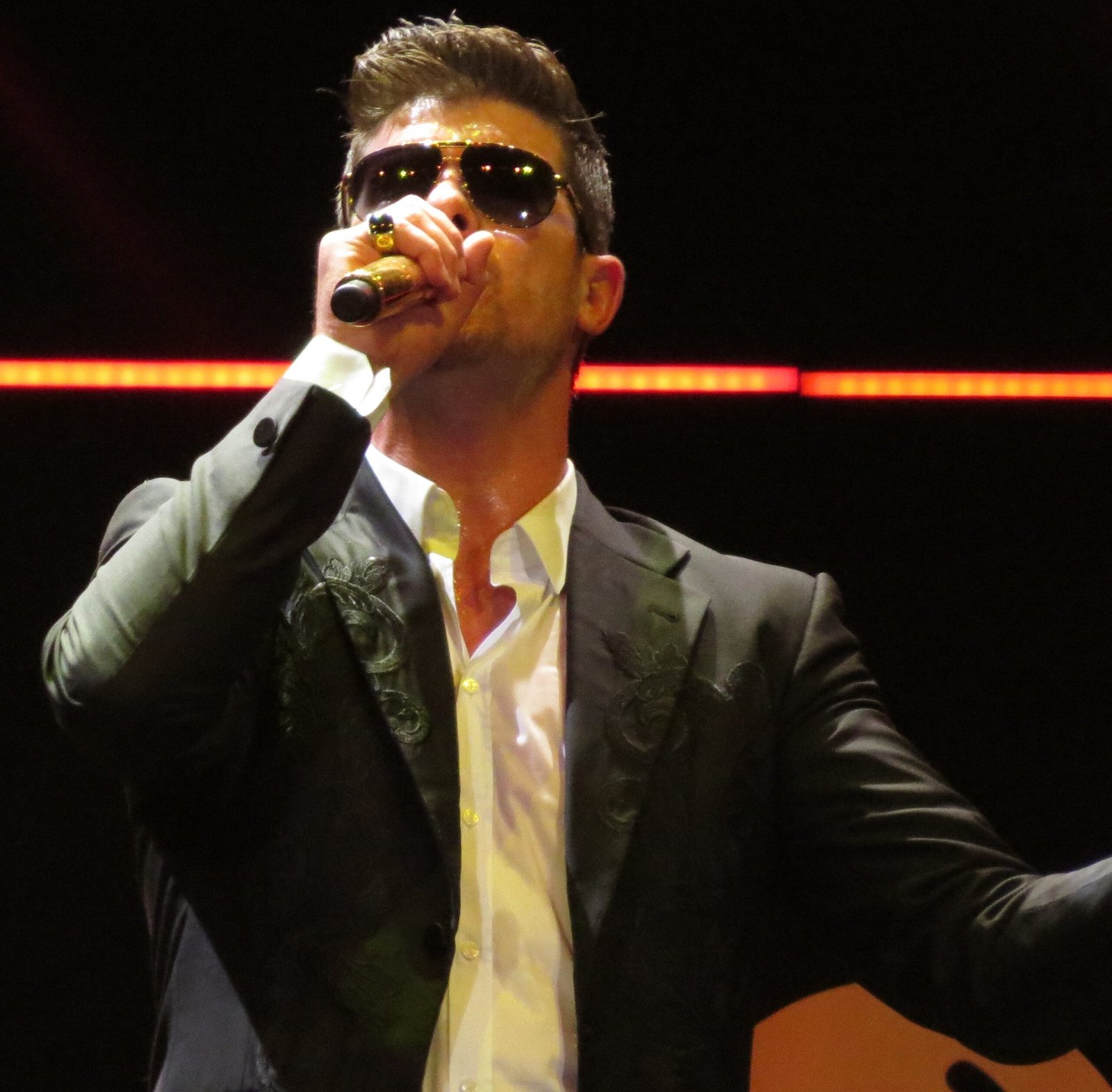 Blurred Lines by Robin Thicke (image credits: Flickr: IMG_6563, CC BY 2.0, https://commons.wikimedia.org/w/index.php?curid=31645865)