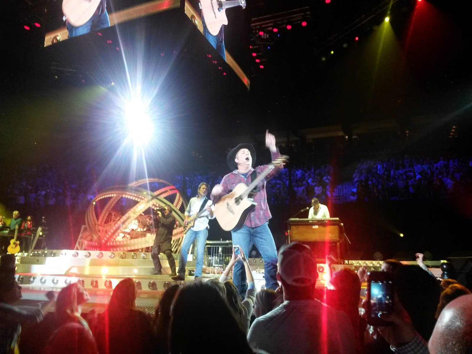 Garth Brooks Brings Country to the Big Apple (image credits: wikimedia)
