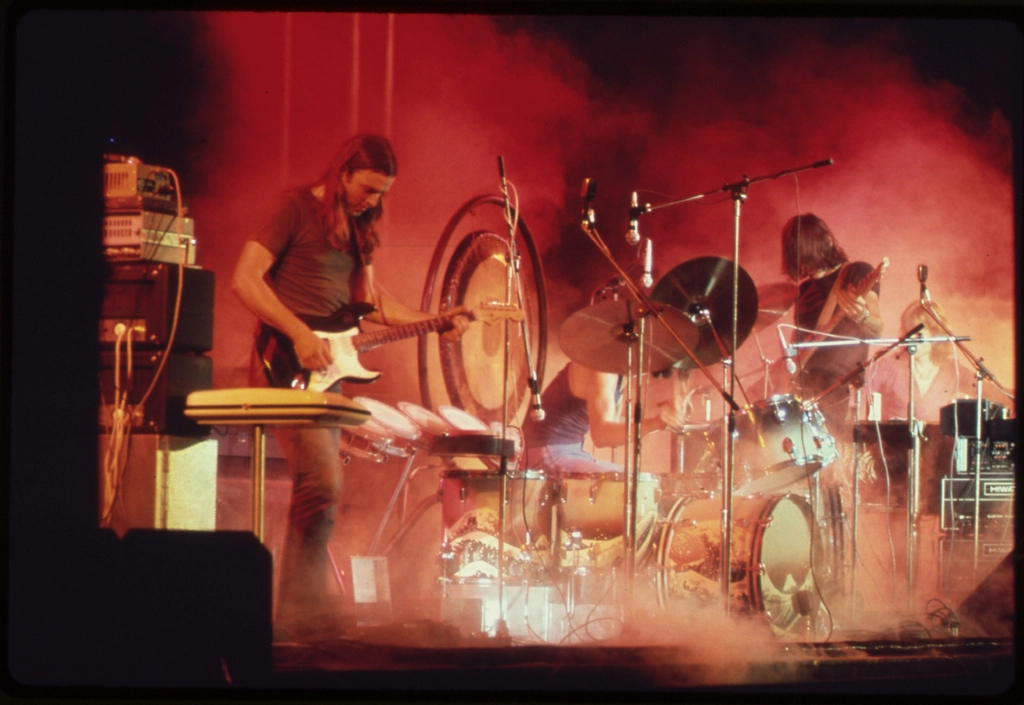 Pink Floyd's Controversial Venice Performance (image credits: rawpixel)