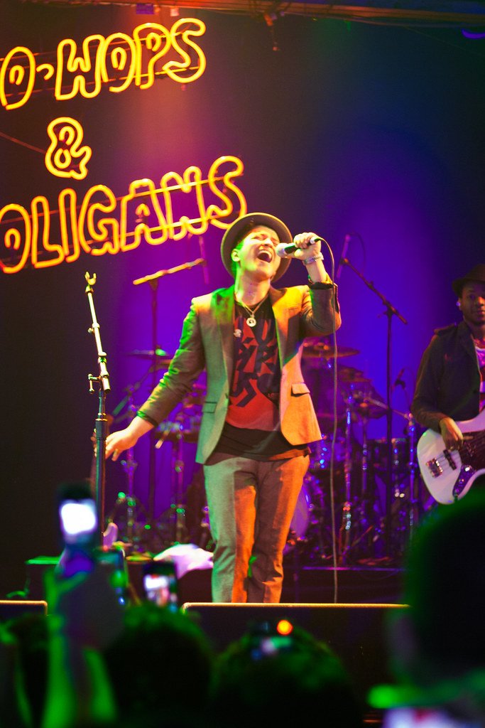 Bruno Mars Brought Old School Cool to New Crowds (image credits: flickr)