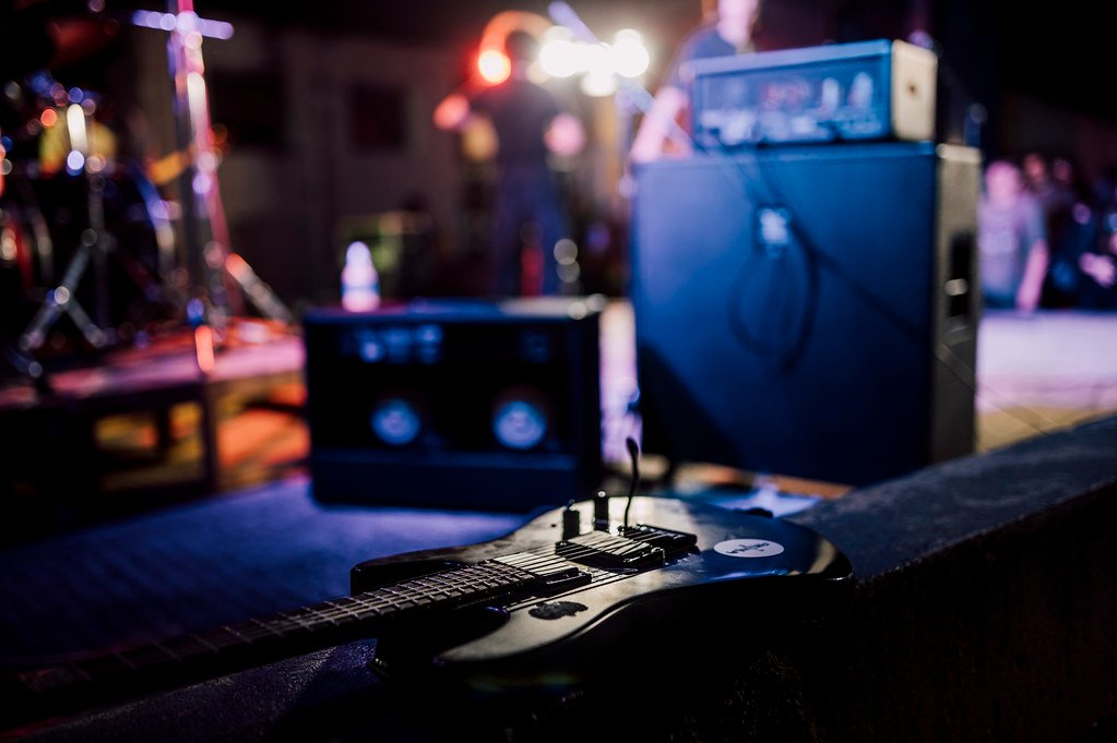 Groundbreaking Sound and Stage Technology (image credits: flickr)