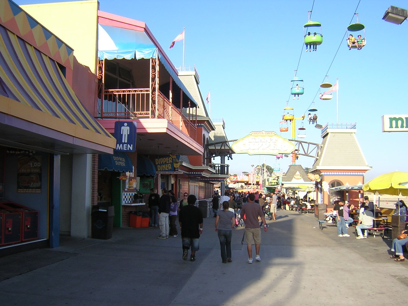 Santa Cruz Beach Boardwalk: Racism on the Sand (image credits: Picture taken by User:Lar, CC BY 2.5, https://commons.wikimedia.org/w/index.php?curid=1187219)