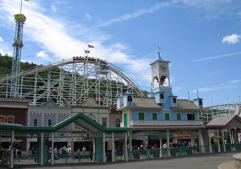 Lake Compounce: Tragedy and Train Wrecks (image credits: Transferred from en.wikipedia to Commons by Deadstar using CommonsHelper., Public domain, https://commons.wikimedia.org/w/index.php?curid=10525497)