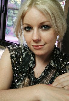 Little Boots' Synth-Pop Perfection (image credits: By Little_Boots.jpg: https://www.flickr.com/photos/uncensoredinterview/
derivative work: Funkfried333 (talk), CC BY 2.0, https://commons.wikimedia.org/w/index.php?curid=8680630)