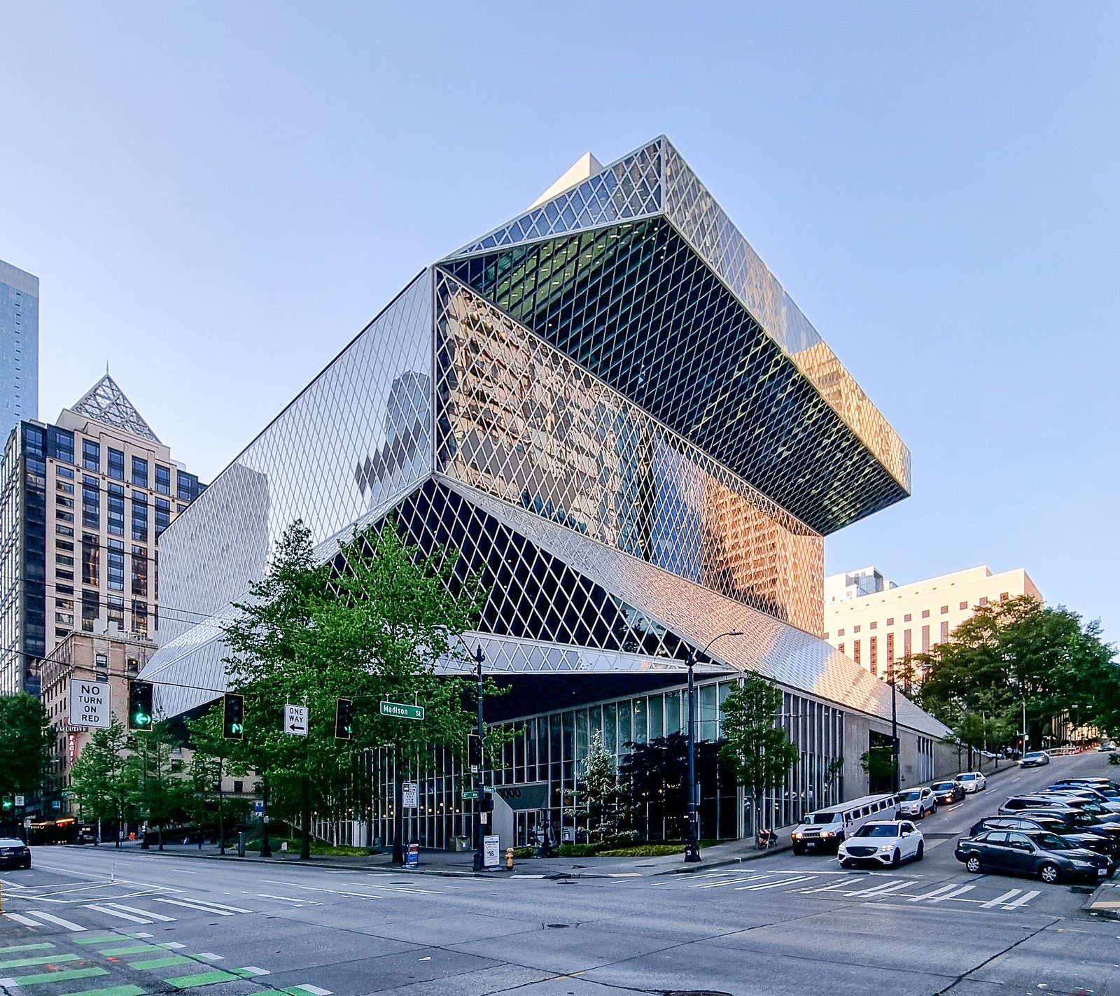 Seattle Central Library - Glass Cathedral of Innovation (image credits: wikimedia)