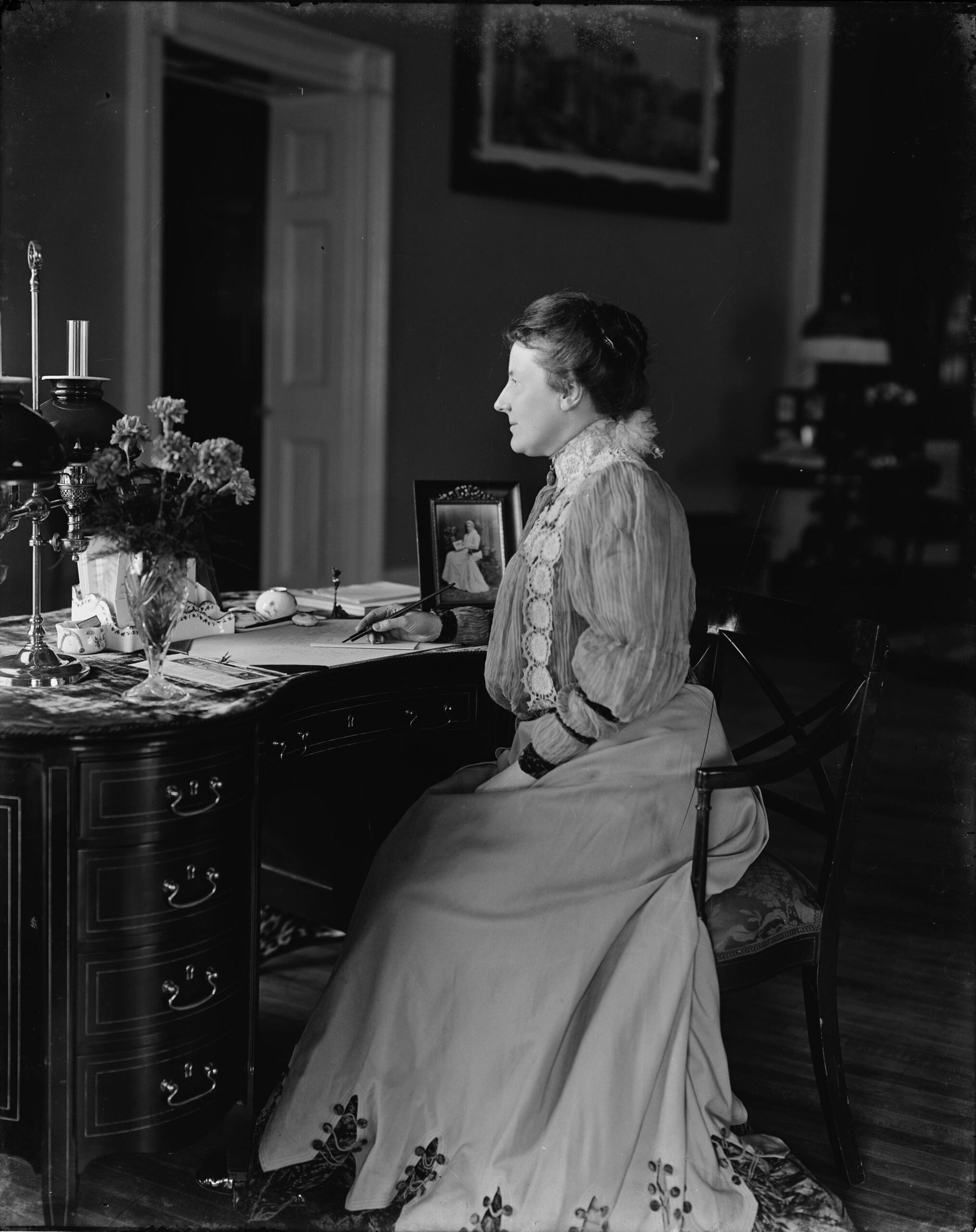 Edith Roosevelt’s Private Memoirs (image credits: Library of Congress Prints and Photographs Division. Brady-Handy Photograph Collection.  http://hdl.loc.gov/loc.pnp/cwpbh.03426. CALL NUMBER:  LC-BH833- 34 <P&P>[P&P], Public domain, https://commons.wikimedia.org/w/index.php?curid=1485140)