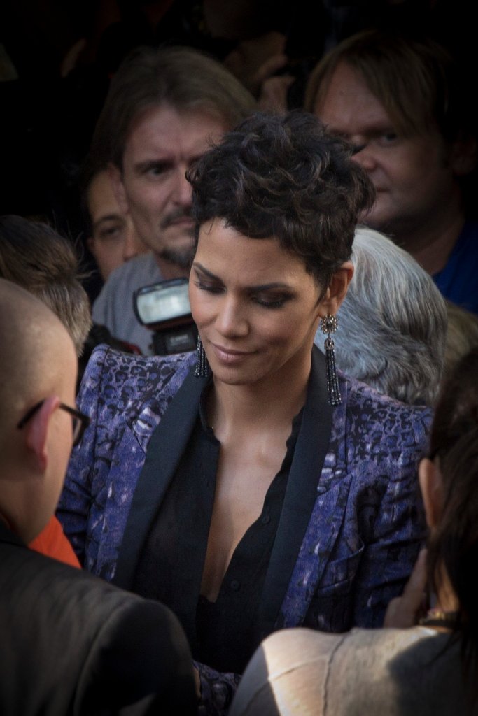 Catwoman (2004) – Superhero Cinema's Lowest Point (image credits: Halle Berry - TIFF 2012, CC BY-SA 2.0, https://commons.wikimedia.org/w/index.php?curid=21555524)