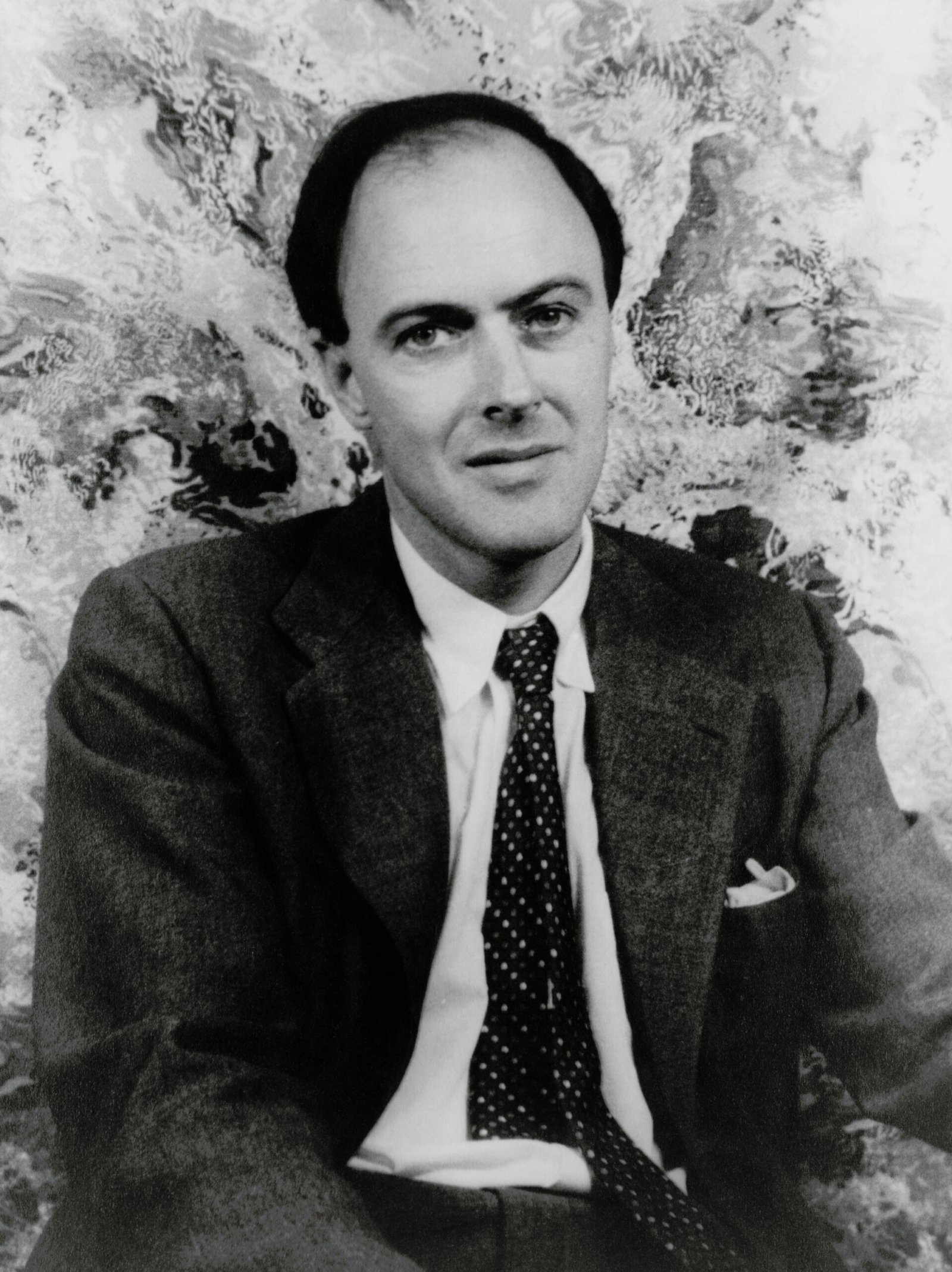 Roald Dahl: Sweet Success That Never Ended (image credits: This image  is available from the United States Library of Congress's Prints and Photographs division under the digital ID cph.3c16610.This tag does not indicate the copyright status of the attached work. A normal copyright tag is still required. See Commons:Licensing., Public domain, https://commons.wikimedia.org/w/index.php?curid=4613739)