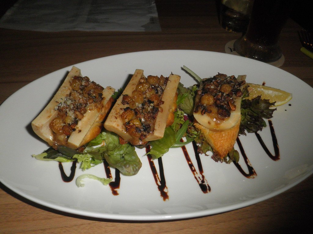 Bone Marrow: From Soup Bones to Artisanal Indulgence (Image Credits: Flickr)