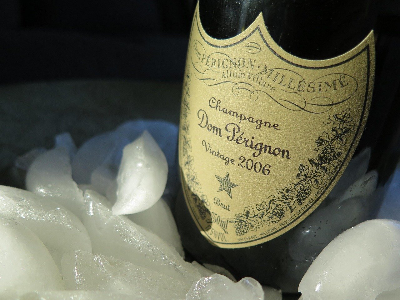 Champagne: From Flawed Wine to Celebration Essential (Image Credits: Pixabay)