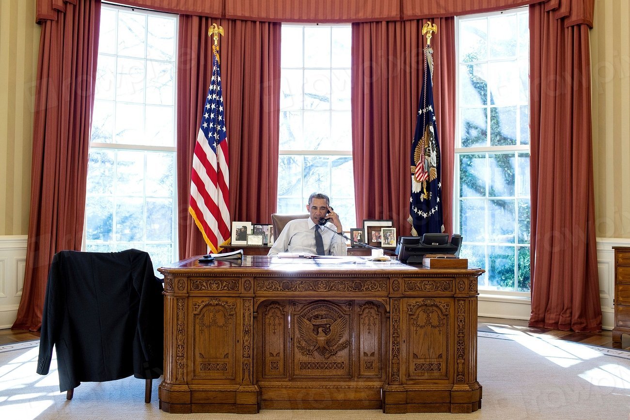 The Desk That Rules America (Image Credits: Rawpixel)