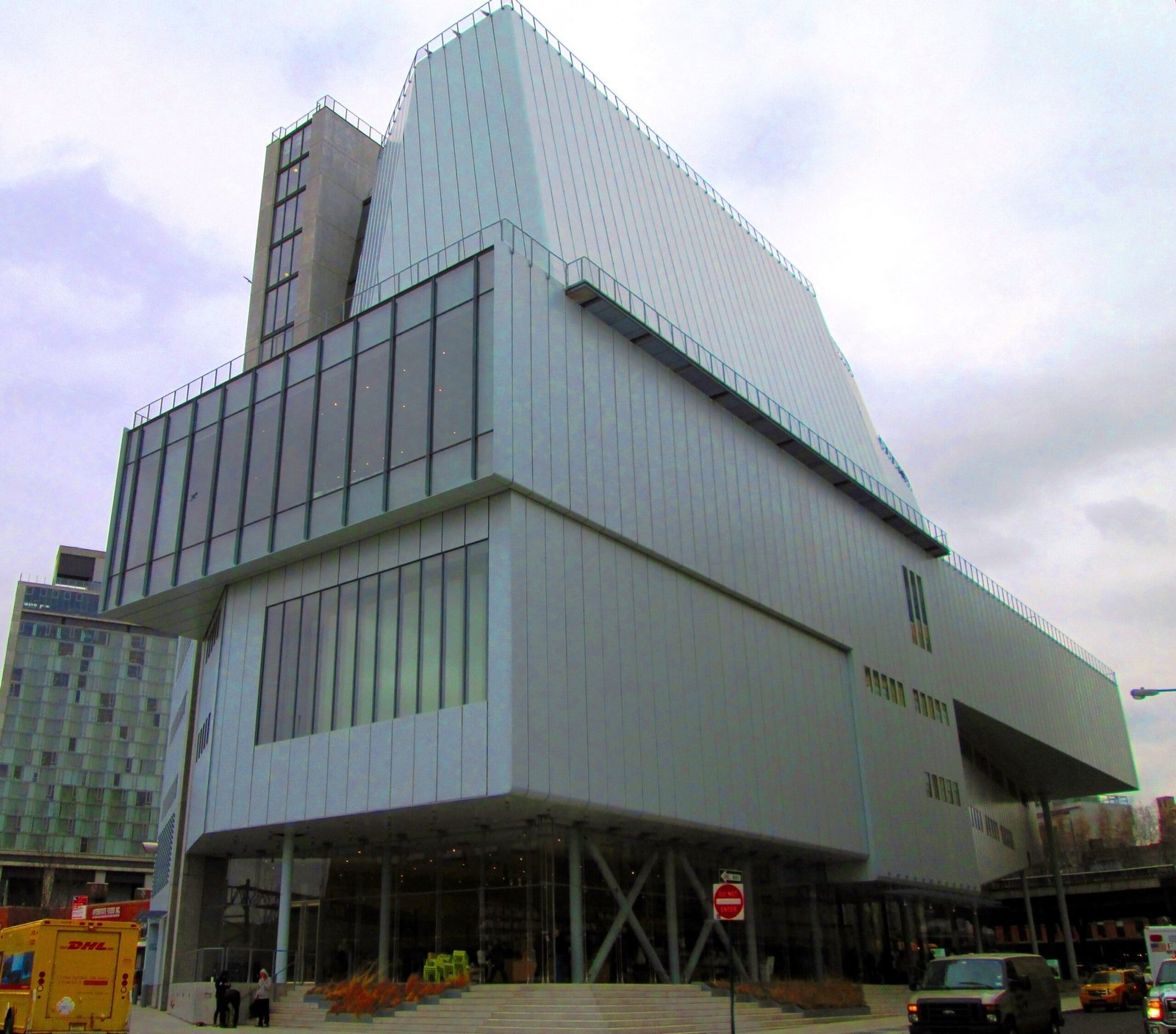 Whitney Museum: The 1960s recharged, plus a high-wire birthday for Calder (Image Credits: Wikimedia)