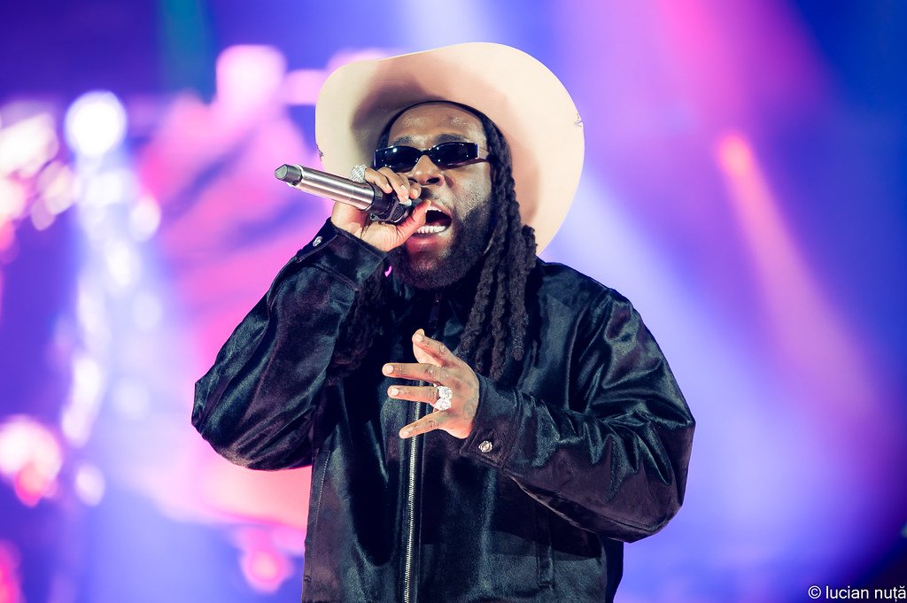 Yikes! Burna Boy Claps Back After Telling Sleeping Fan To Leave Concert & The TL Is Split (VIDEO)