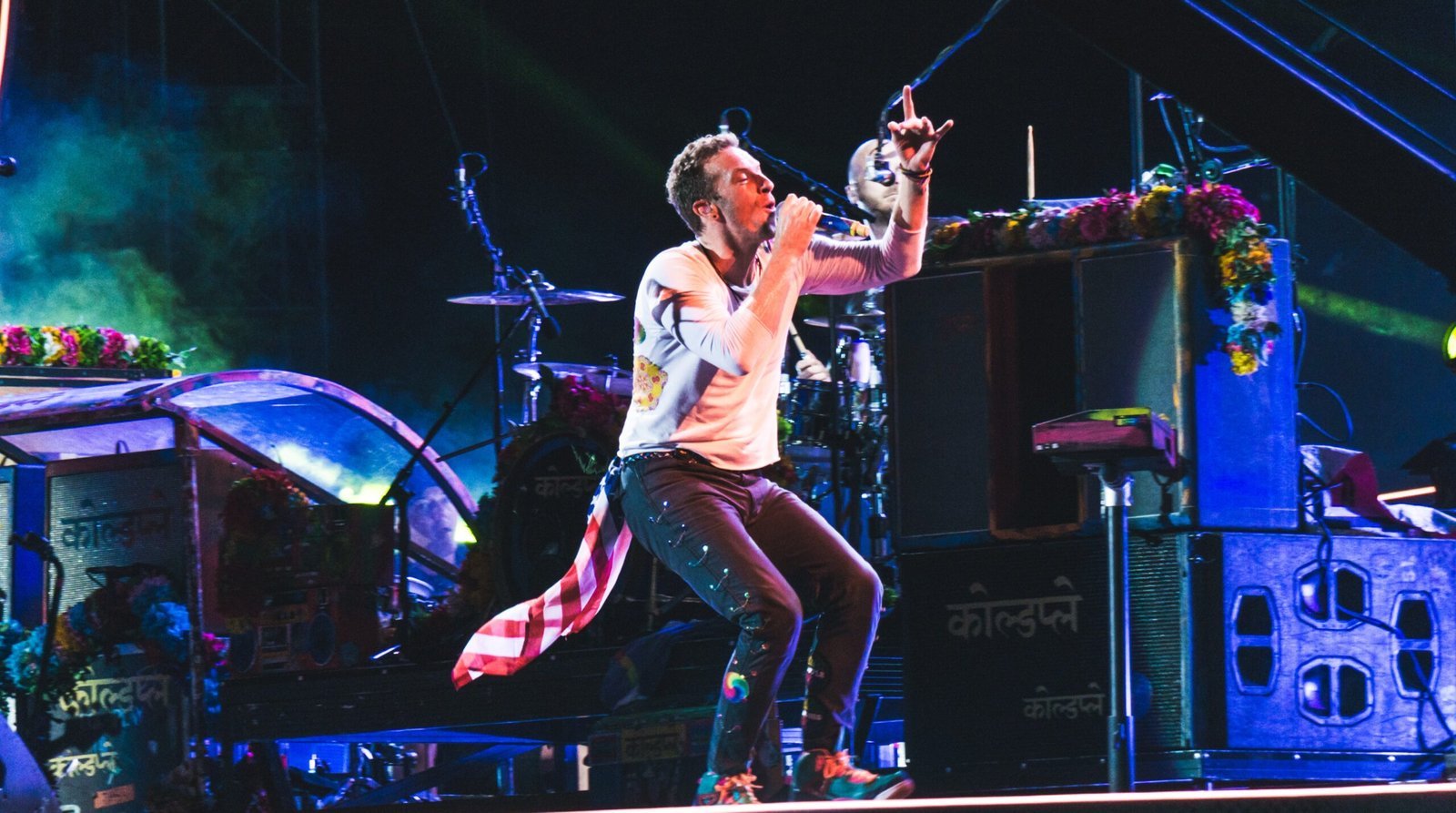 Coldplay Turning Stadiums Into Technicolor Galaxies (Image Credits: Wikimedia)