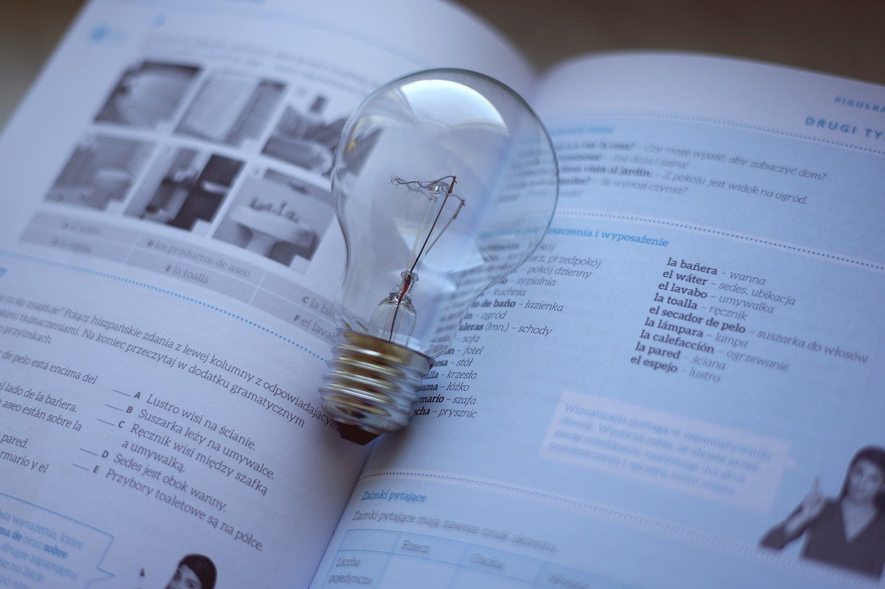 Thinking, Fast and Slow by Daniel Kahneman (Image Credits: Pixabay)