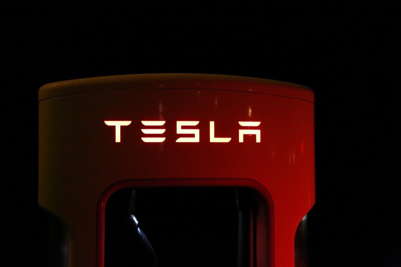 Tesla's Electric Vehicle Patents Forced the Auto Industry to Change (Image Credits: Pixabay)