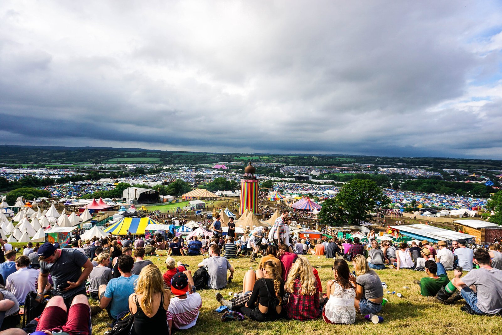 20. Glastonbury 1990: New Age Travellers and 235 Arrests (Image Credits: Wikimedia)