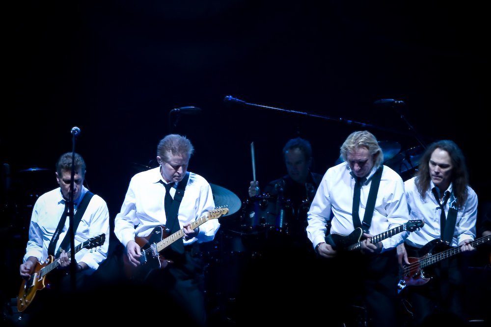 6. The Eagles' Greatest Hits 1971-1977 - A Record That Stands Alone (Image Credits: Wikimedia)