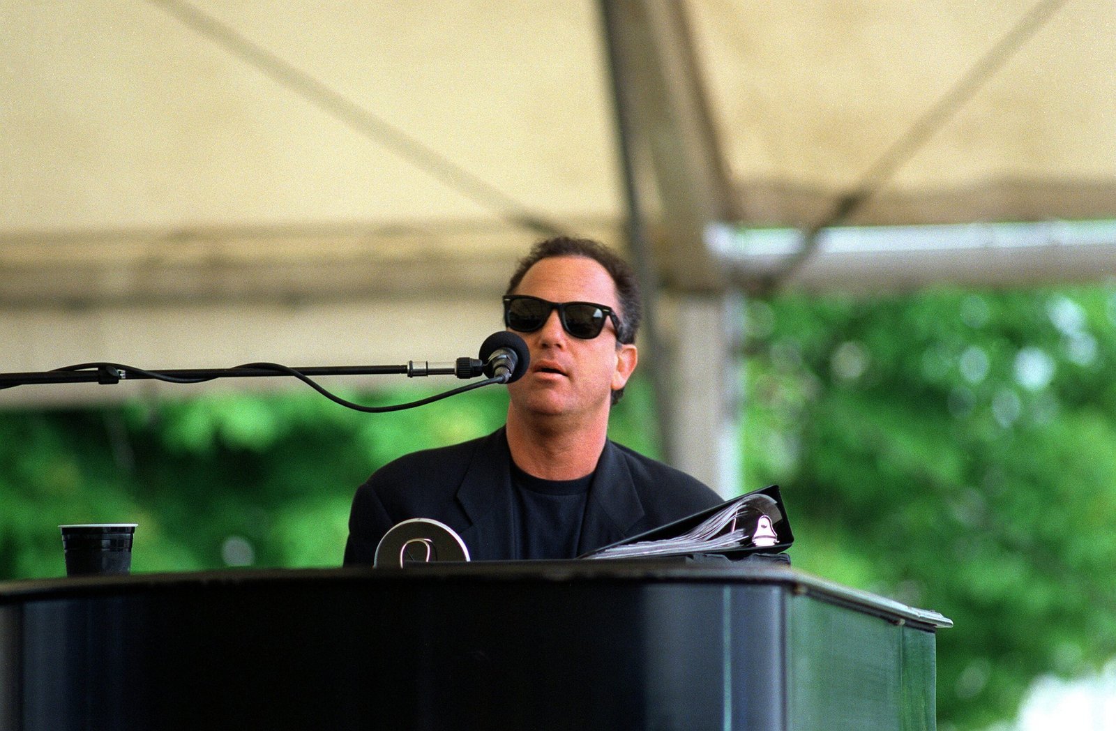 9. Billy Joel - The Piano Man Closes the Curtain (Image Credits: Wikimedia)