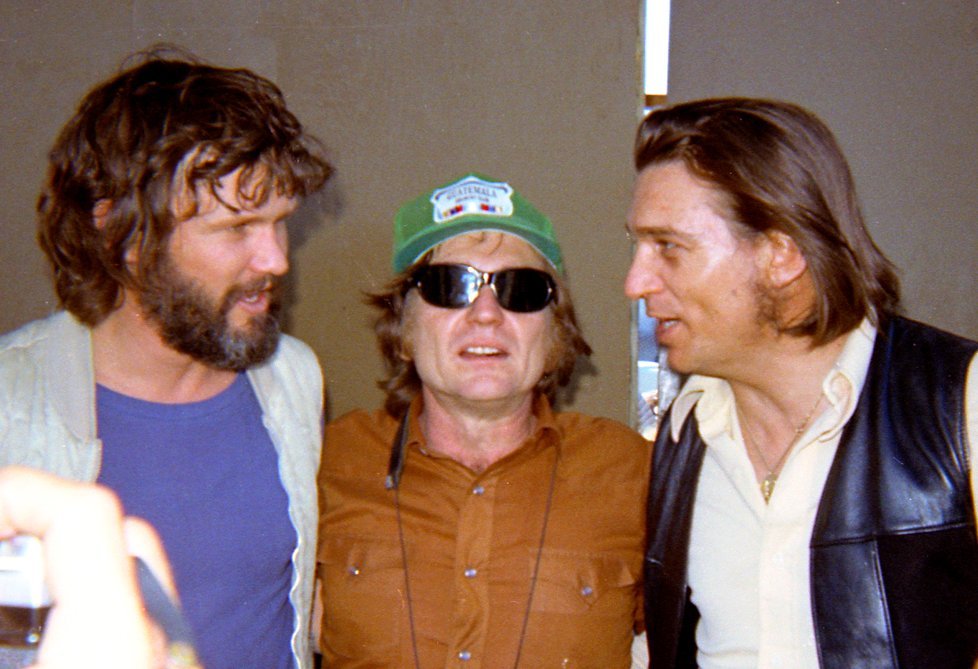 Waylon Jennings & Willie Nelson: Outlaws Who Eventually Rode Alone (Image Credits: Wikimedia)