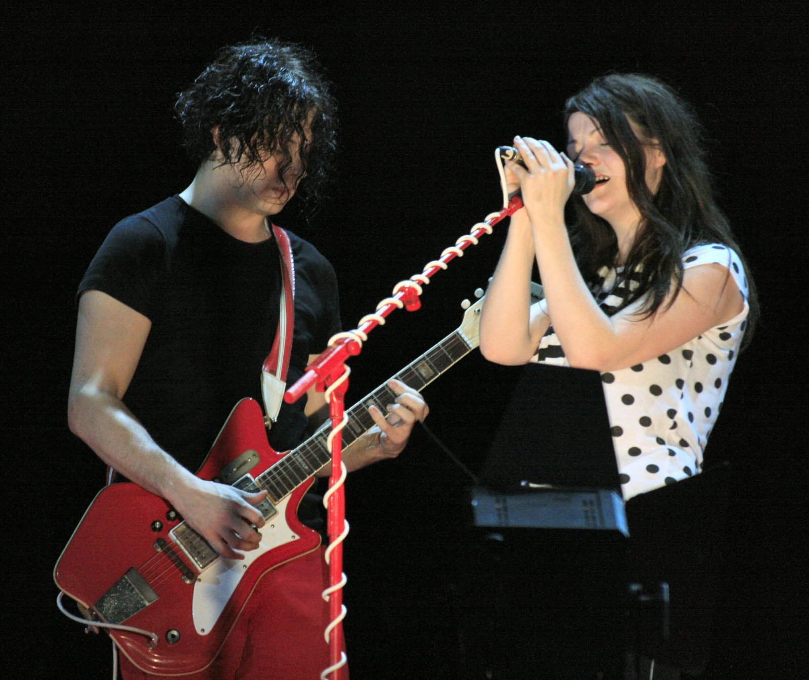 8. The White Stripes: Two People, One Massive Sound (White Stripes, CC BY-SA 2.0)