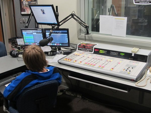 2. FM and College Radio Stations (By Slynnr.2013, CC BY-SA 3.0)