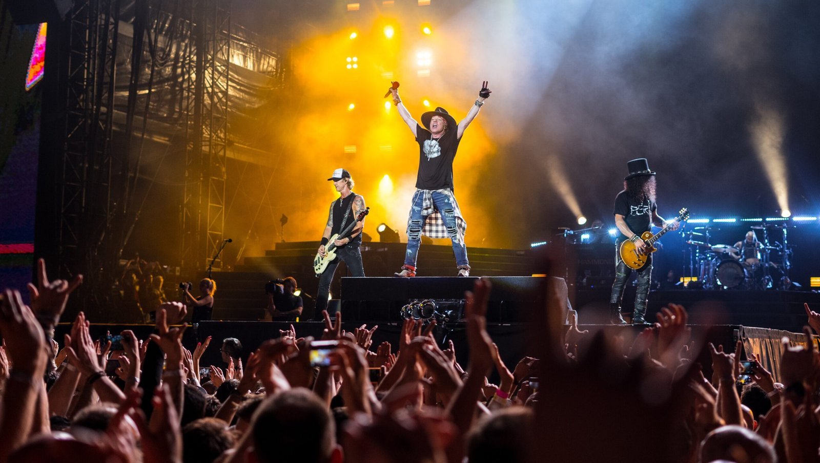 Stadium Rock Reached a New Scale (GunsNRoses160617-61, CC BY 2.0)