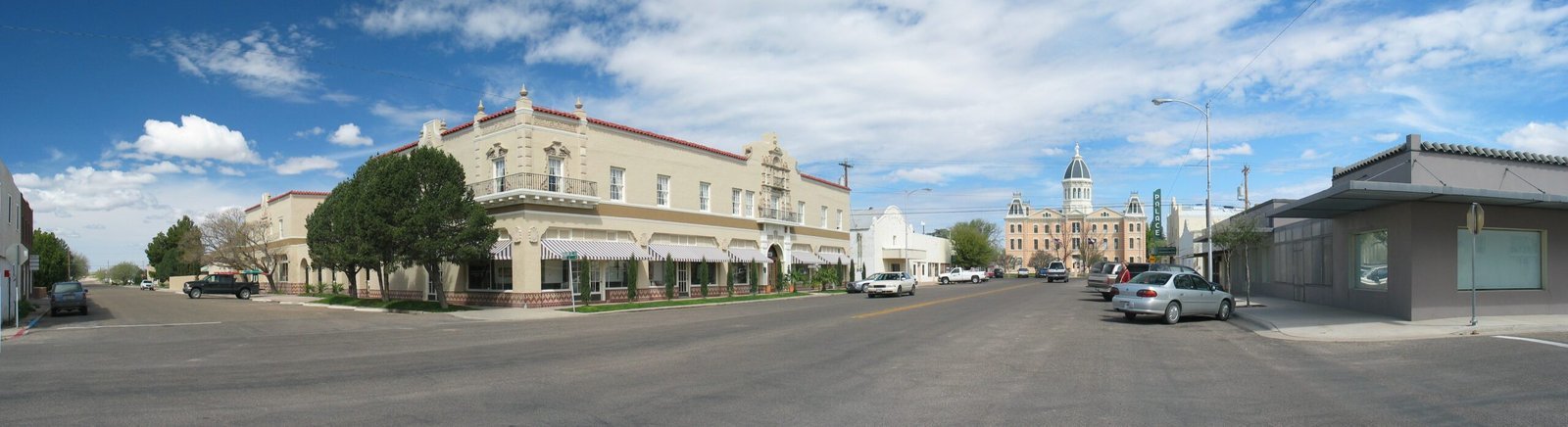 1. Marfa, Texas: Where the Desert Becomes an Art Gallery (By Daniel Schwen, CC BY-SA 3.0)