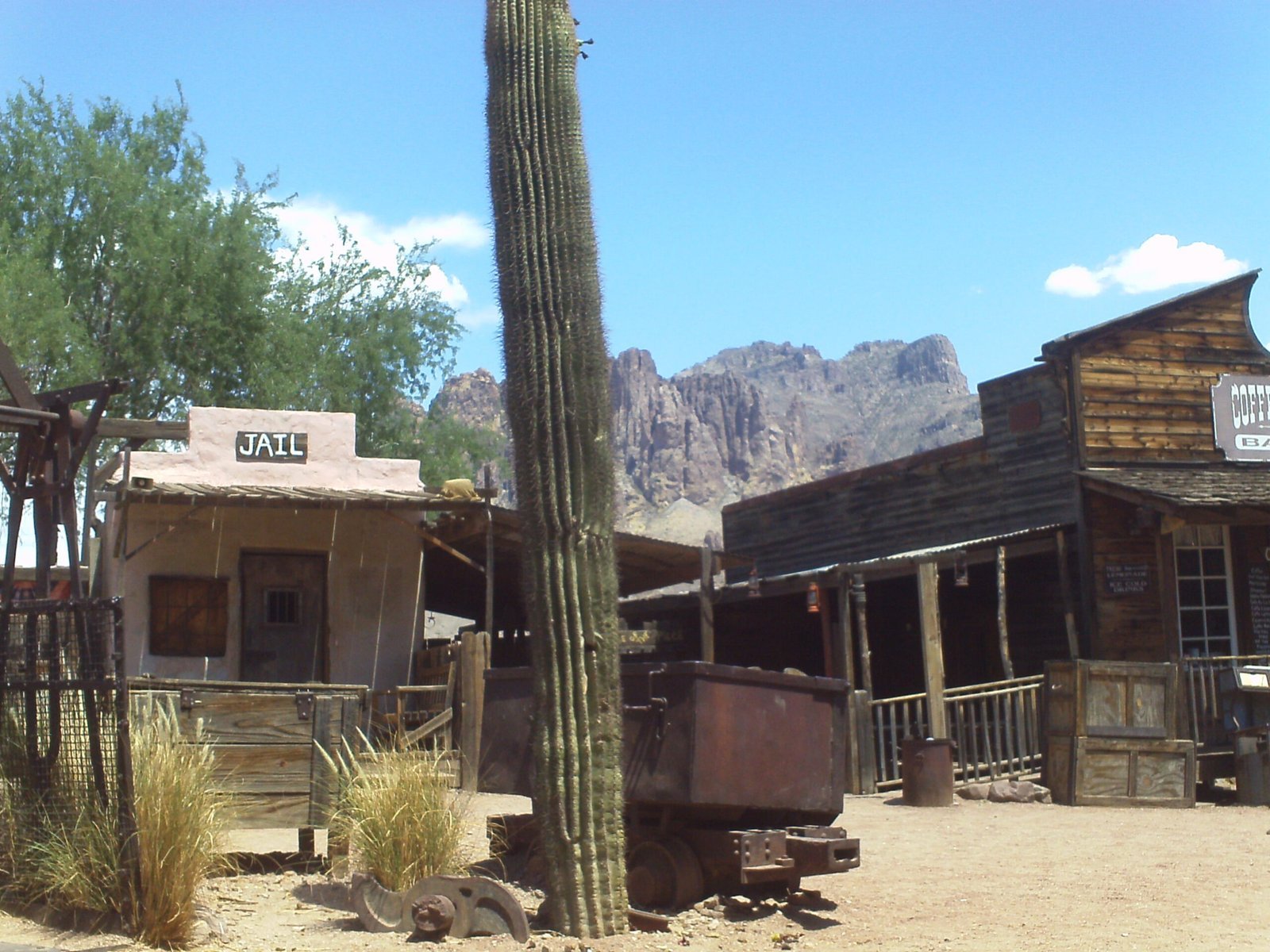 9. Bisbee, Arizona & Tombstone, Arizona: Mining Ghosts and Living Legends (By DiscoA340, CC BY-SA 4.0)