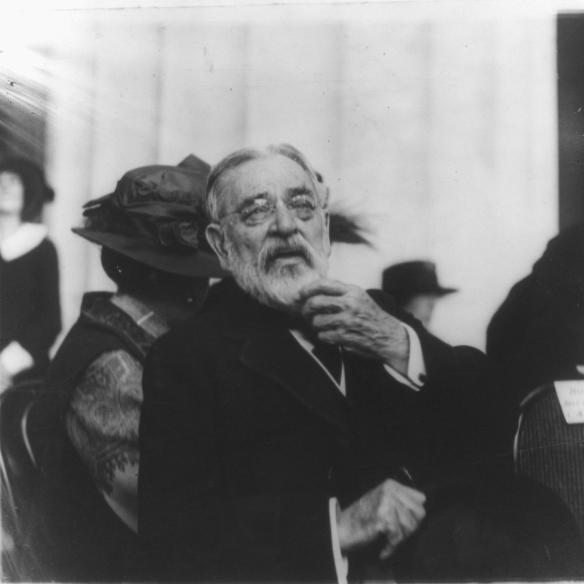 6. Robert Todd Lincoln: The Most Unlucky Witness in Presidential History (This image is available from the United States Library of Congress's Prints and Photographs division under the digital ID cph.3a52191.This tag does not indicate the copyright status of the attached work. A normal copyright tag is still required. See Commons:Licensing., Public domain)