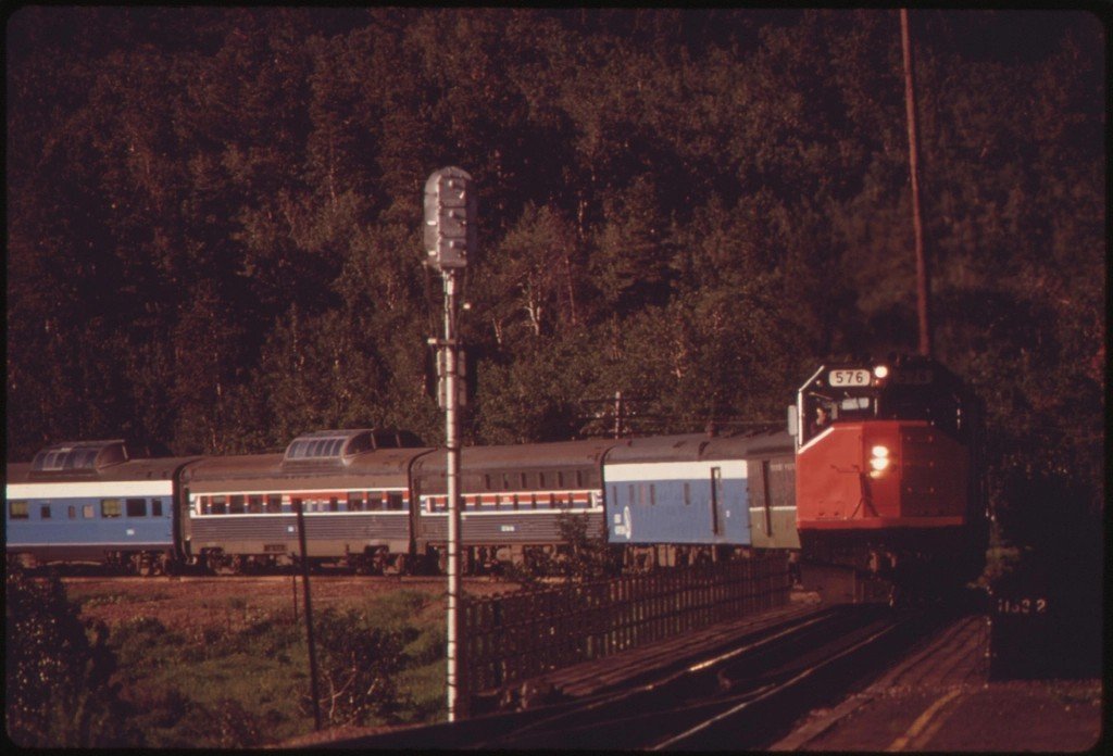 2. Empire Builder: Chicago to Seattle or Portland (Image Credits: Rawpixel)