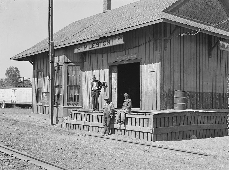 5. The City of New Orleans: Chicago to New Orleans (This image  is available from the United States Library of Congress's Prints and Photographs division under the digital ID fsa.8c10677.This tag does not indicate the copyright status of the attached work. A normal copyright tag is still required. See Commons:Licensing., Public domain)