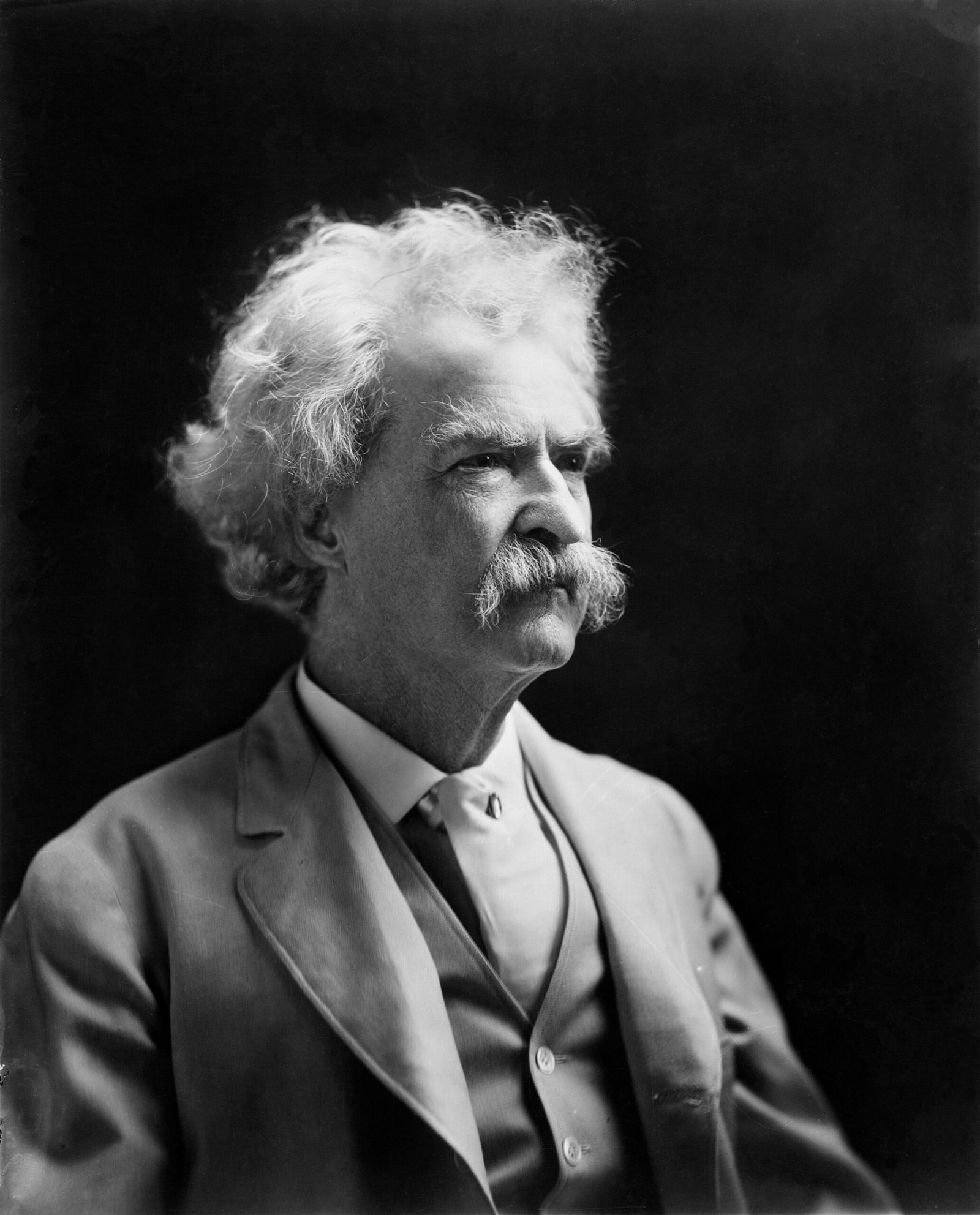 5. Mark Twain and Halley's Comet (This image  is available from the United States Library of Congress's Prints and Photographs division under the digital ID cph.3a08820.This tag does not indicate the copyright status of the attached work. A normal copyright tag is still required. See Commons:Licensing., Public domain)