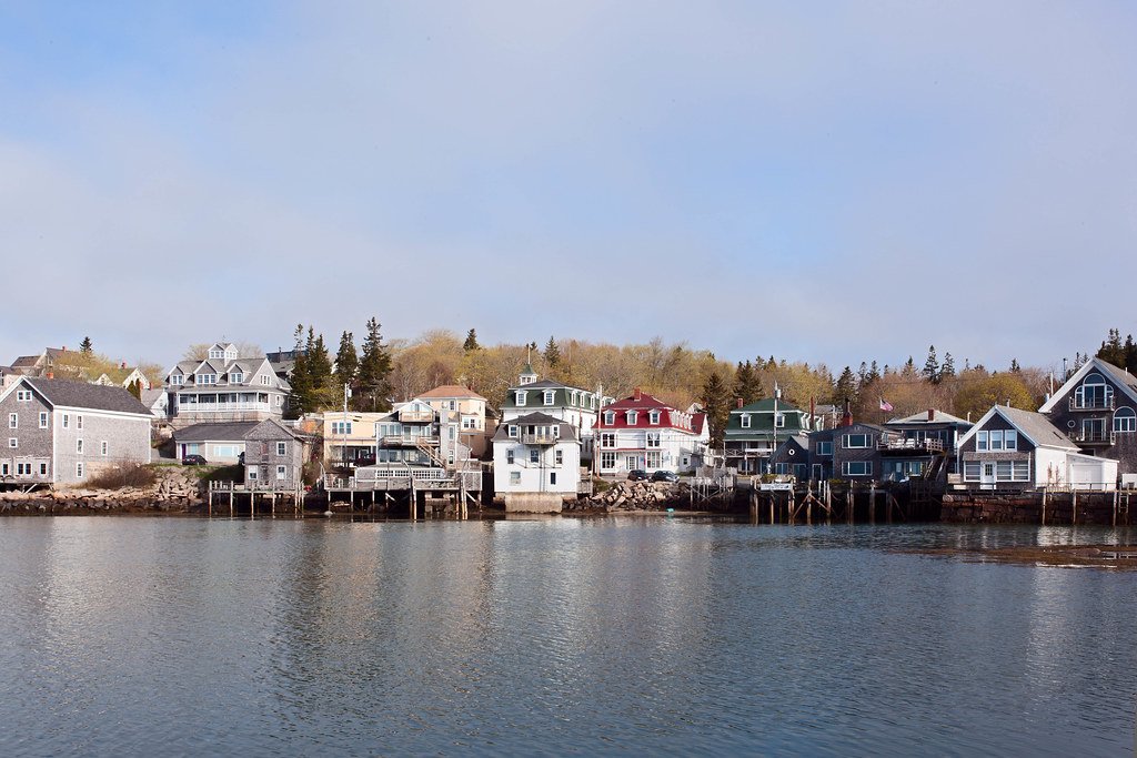 Stonington, Maine: Where the Lobster Boats Still Lead the Morning (~jar{}, Flickr, CC BY 2.0)