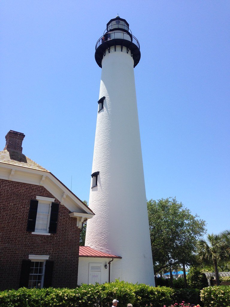 St. Simons Island, Georgia: Spanish Moss and Southern Soul (NatalieMaynor, Flickr, CC BY 2.0)
