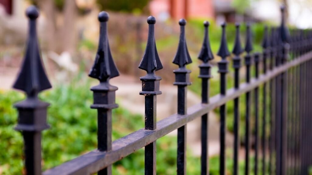 8 Classic Garden Fences That Add Enduring Charm to Any Home