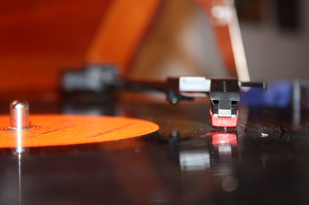 4. Simon & Garfunkel – "The Sound of Silence" (1965): "Hello Darkness, My Old Friend" (Katie Munoz, Flickr, CC BY-SA 2.0)