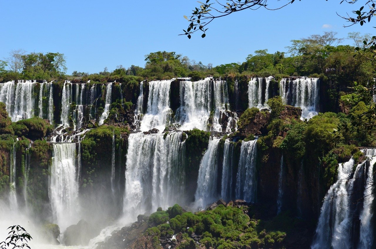 Iguazu Falls, Argentina and Brazil: The Waterfall That Makes Niagara Blush (Image Credits: Pixabay)