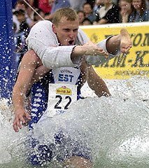 13. Wife Carrying Championship - Sonkajärvi, Finland (jurvetson, Flickr, CC BY 2.0)