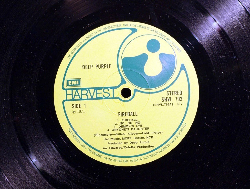 5. "Smoke on the Water" - Deep Purple (badgreeb RECORDS - art -photos, Flickr, CC BY-SA 2.0)