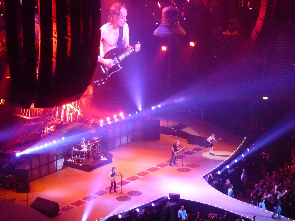 AC/DC (wonker, Flickr, CC BY 2.0)