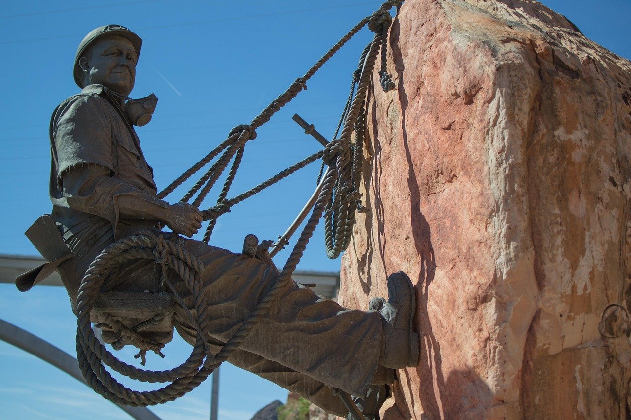 7. The Hoover Dam's Father and Son Tragedy (Image Credits: Pixabay)