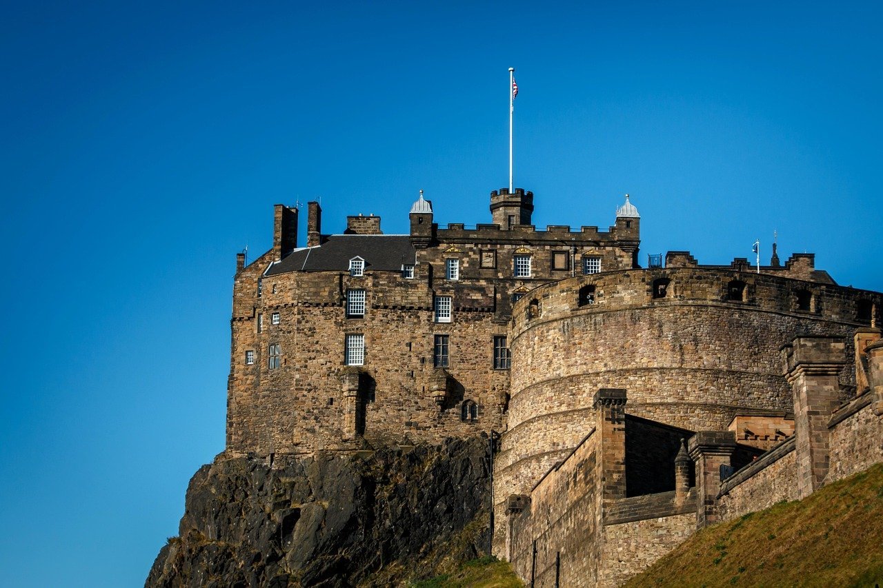 10. Edinburgh, Scotland - Raw Beauty With a Side of Mystery (Image Credits: Pixabay)
